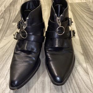 Black leather pointy toe biker shoes